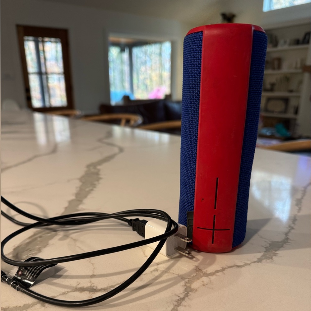 Portable Bluetooth Speaker - Red and Blue